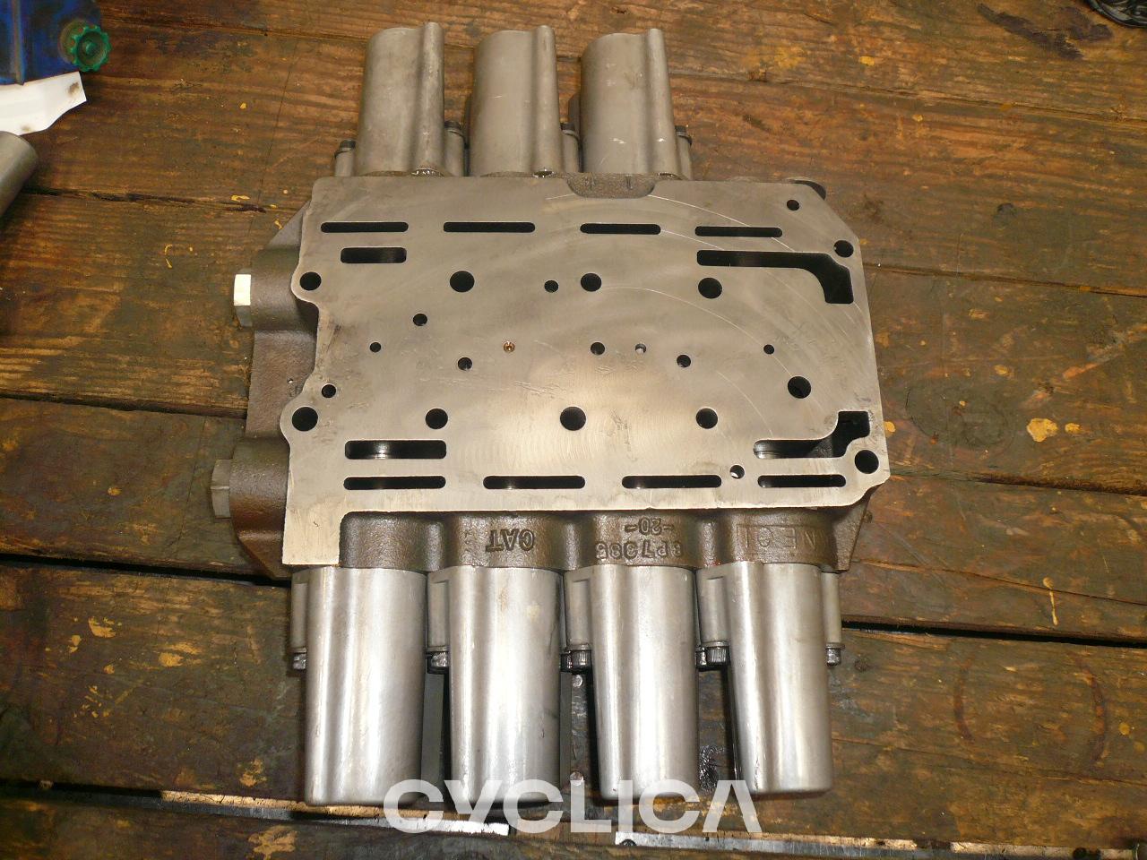 Hidravlični deli  773B 3T1513 - 1