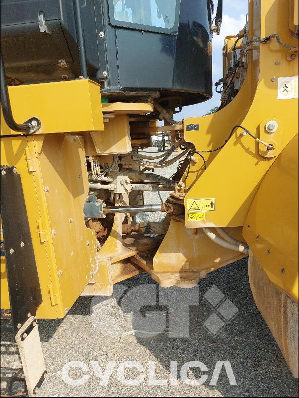 Utovarivači  972M XE R1Z00### - 10
