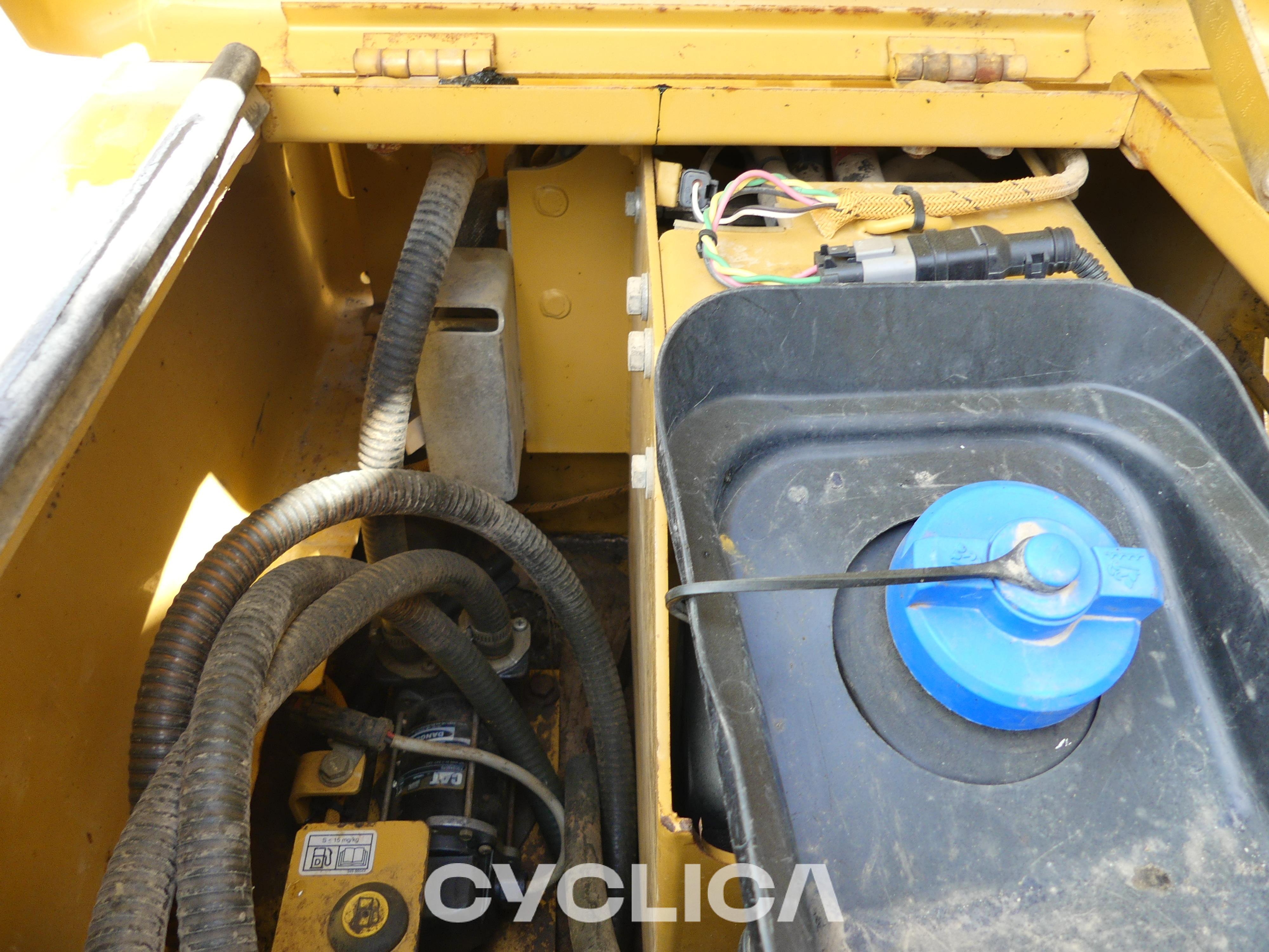 Bageri guseničari  323F MFY20283 - 12