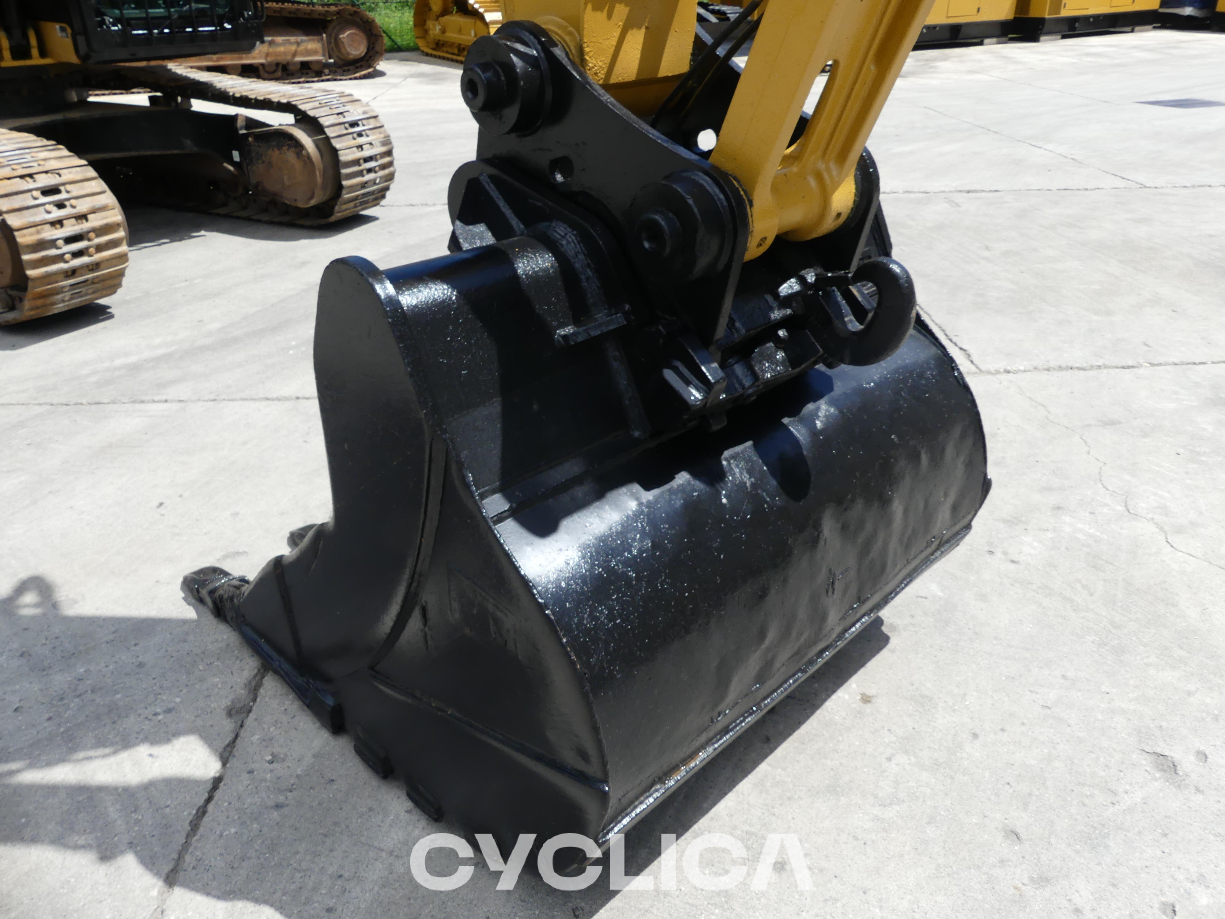 Bageri guseničari  323F MFY20283 - 17