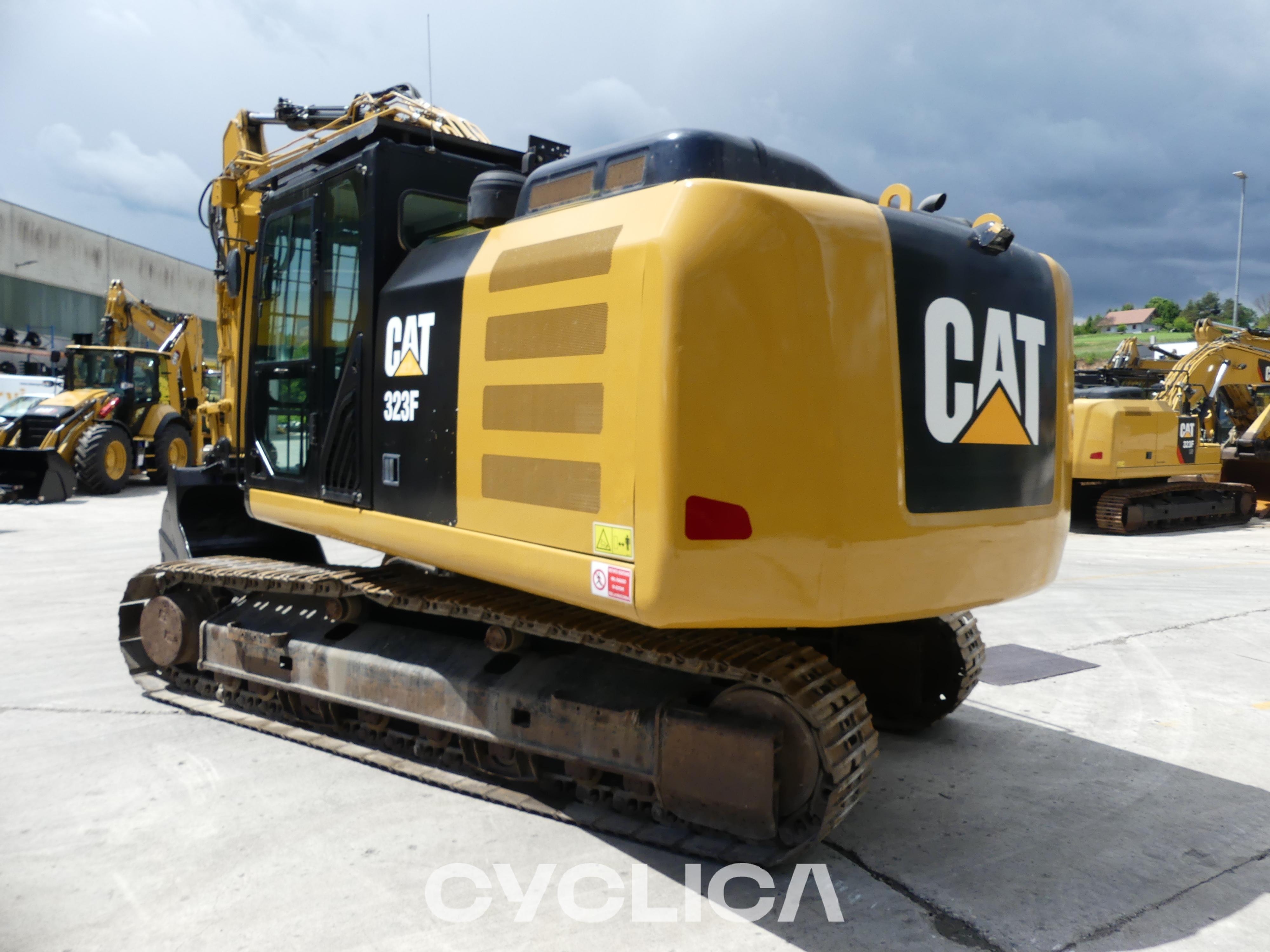 Bageri guseničari  323F MFY20283 - 27