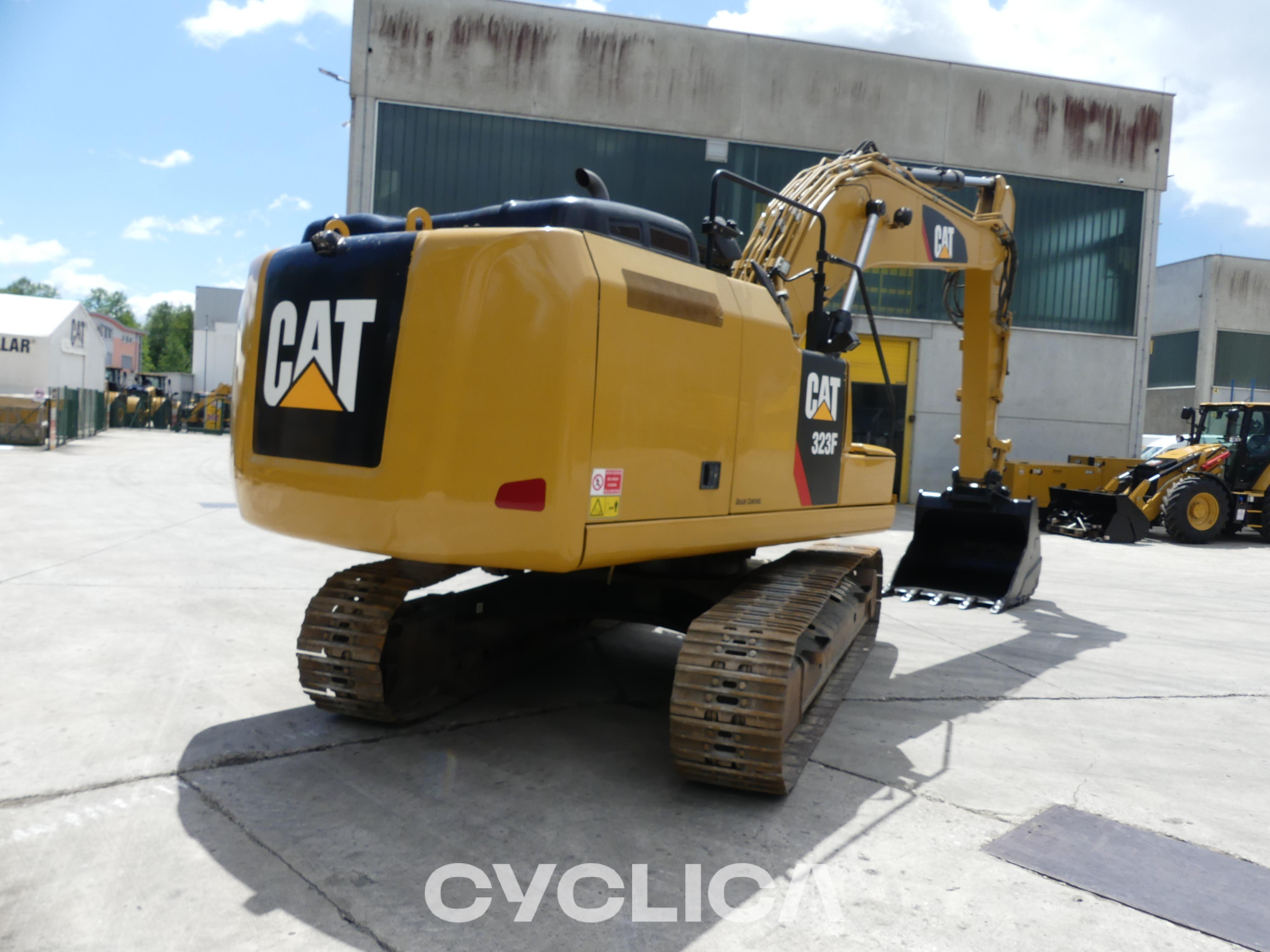 Bageri guseničari  323F MFY20283 - 26