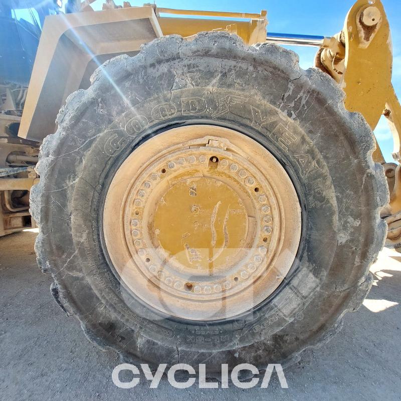 Utovarivači  988H BXY04043 - 7