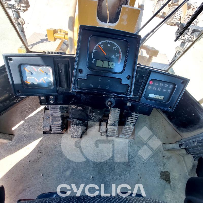 Utovarivači  988H BXY04043 - 16