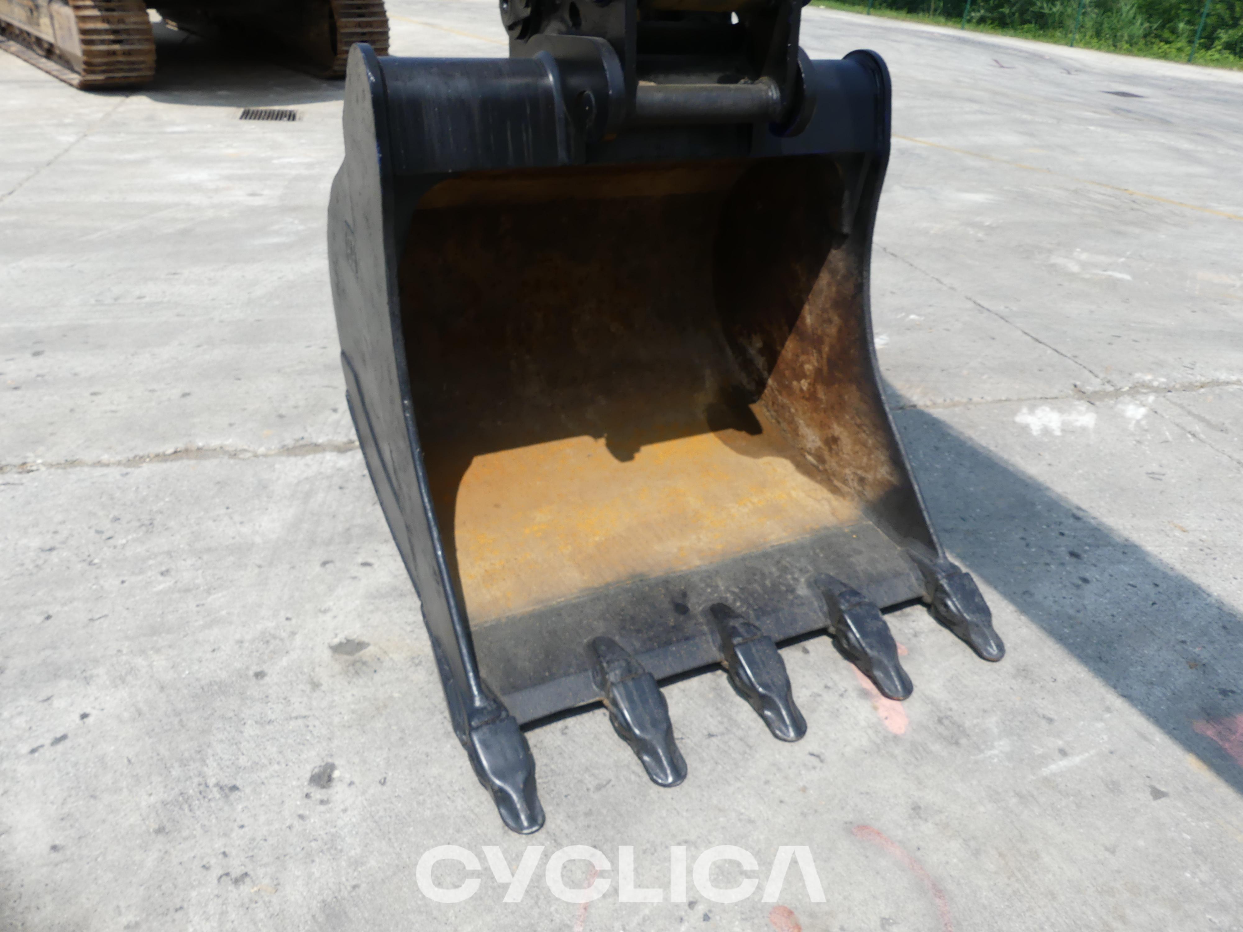 Bageri gusjeničari  320GC LN YTF10095 - 16