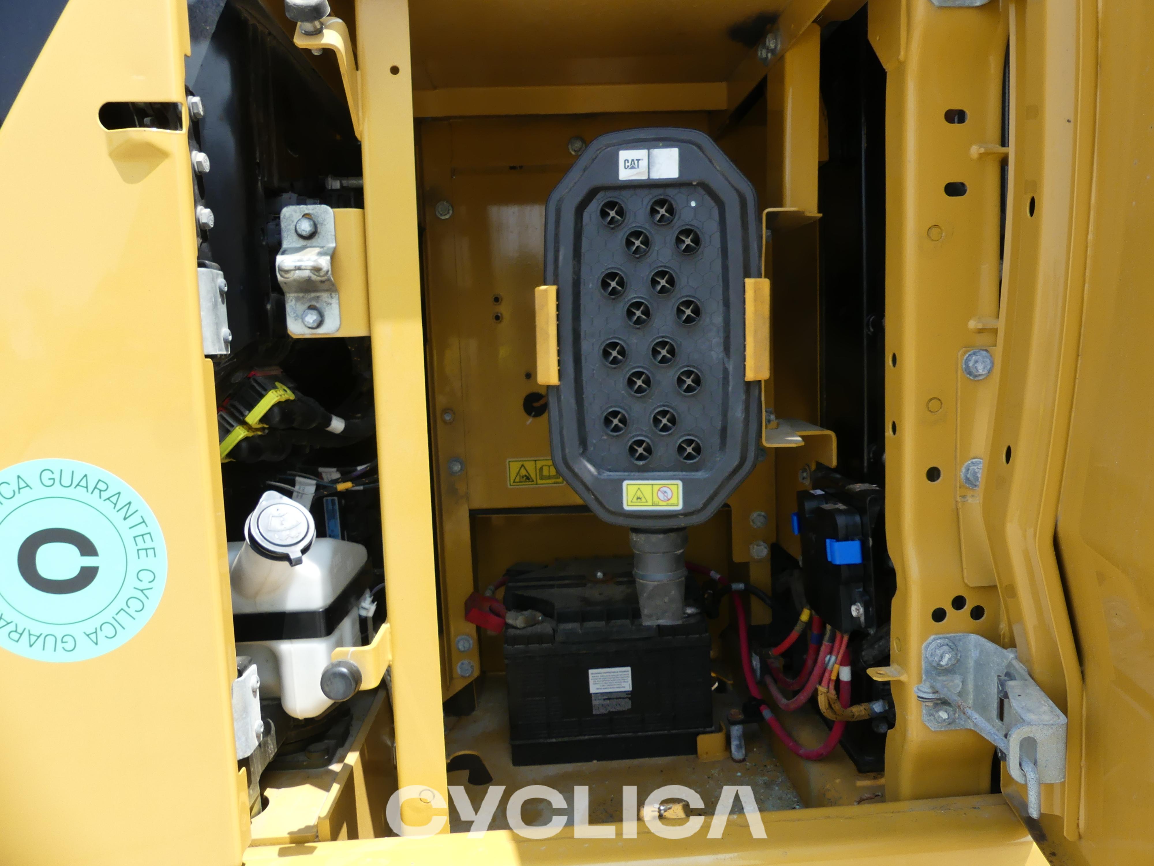 Bageri gusjeničari  320GC LN YTF10095 - 8