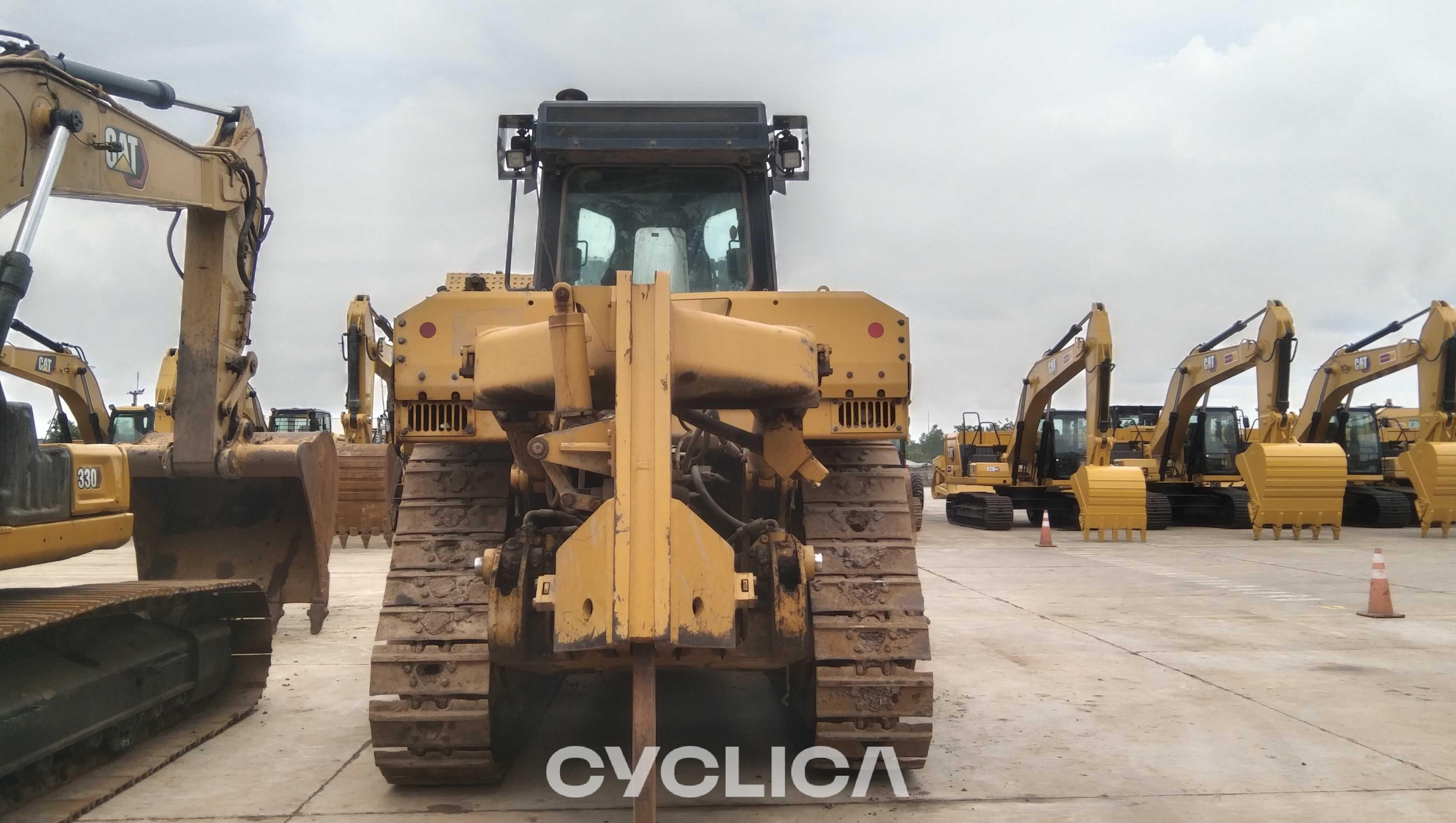 Bulldozers and crawler tractors  D8T JJ501186 - 2