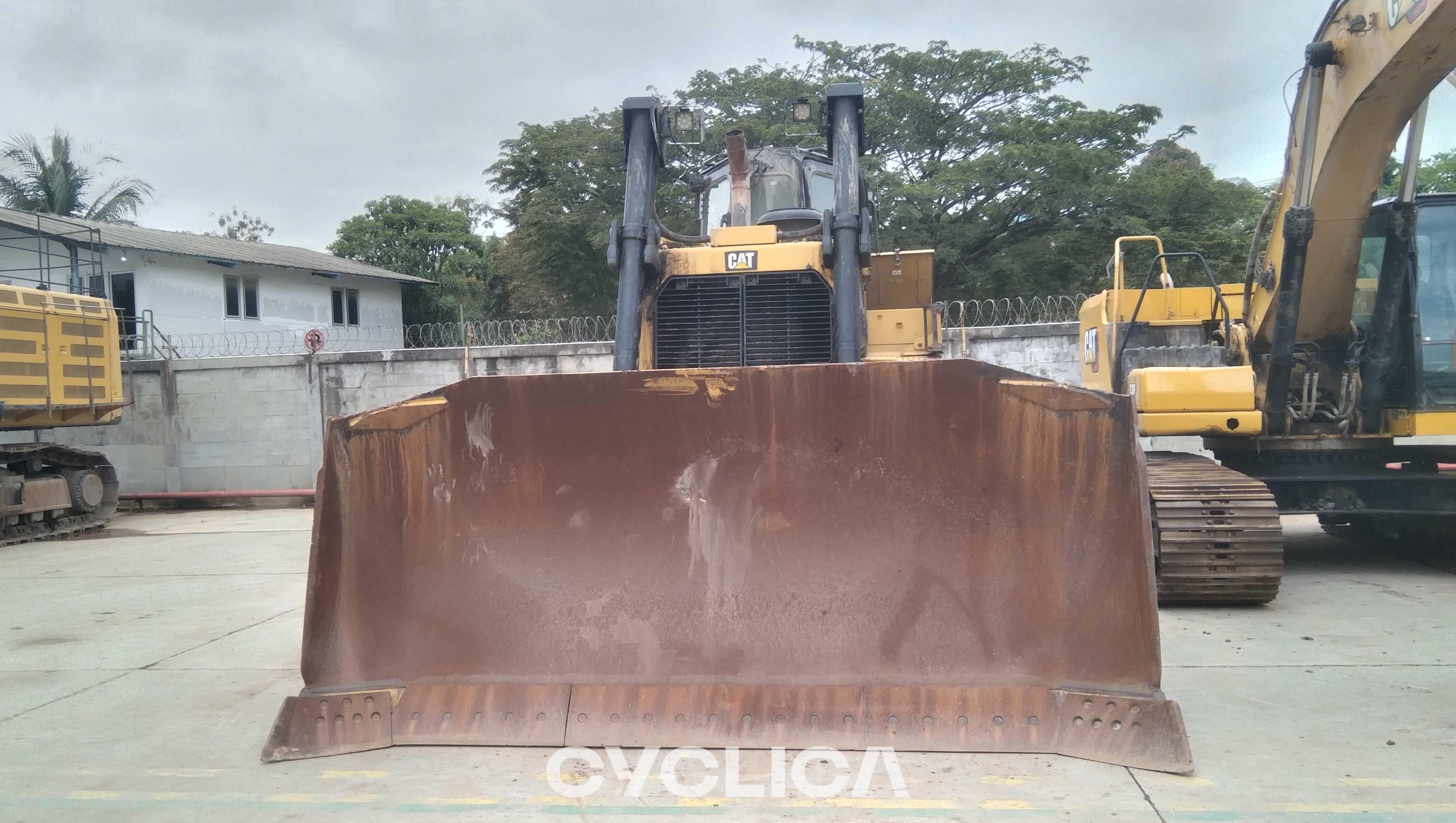 Bulldozers and crawler tractors  D8T JJ501186 - 1