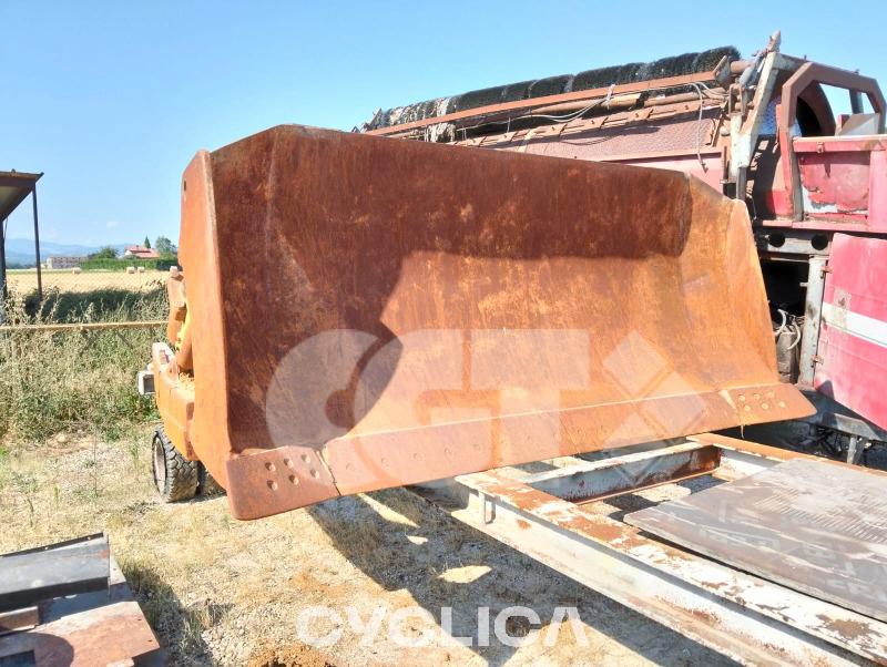 Buldozere dhe Traktorë me zinxhirë  D6T LAE00380 - 8