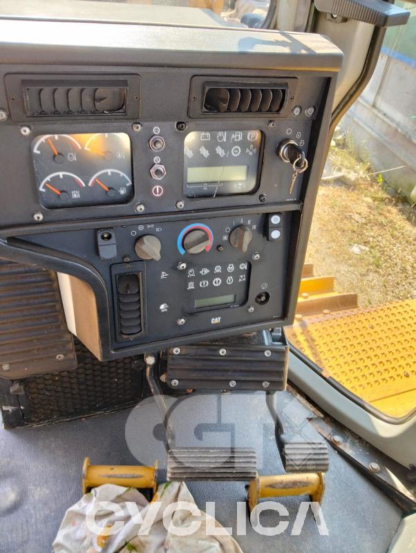Buldozere dhe Traktorë me zinxhirë  D6T LAE00380 - 6