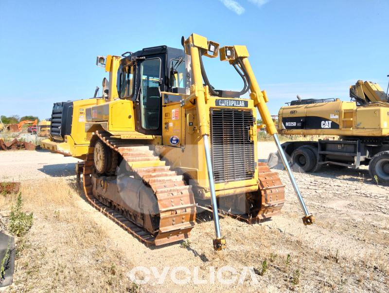 Buldozere dhe Traktorë me zinxhirë  D6T LAE00380 - 1