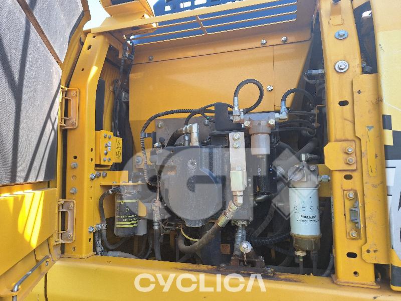 Ровокопачи-гасеничари  HB215 2152### - 8