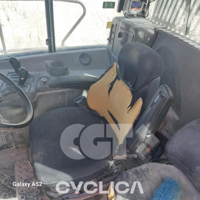 Dumpera dhe kamionë të artikuluar  740 B1P00360 - 9