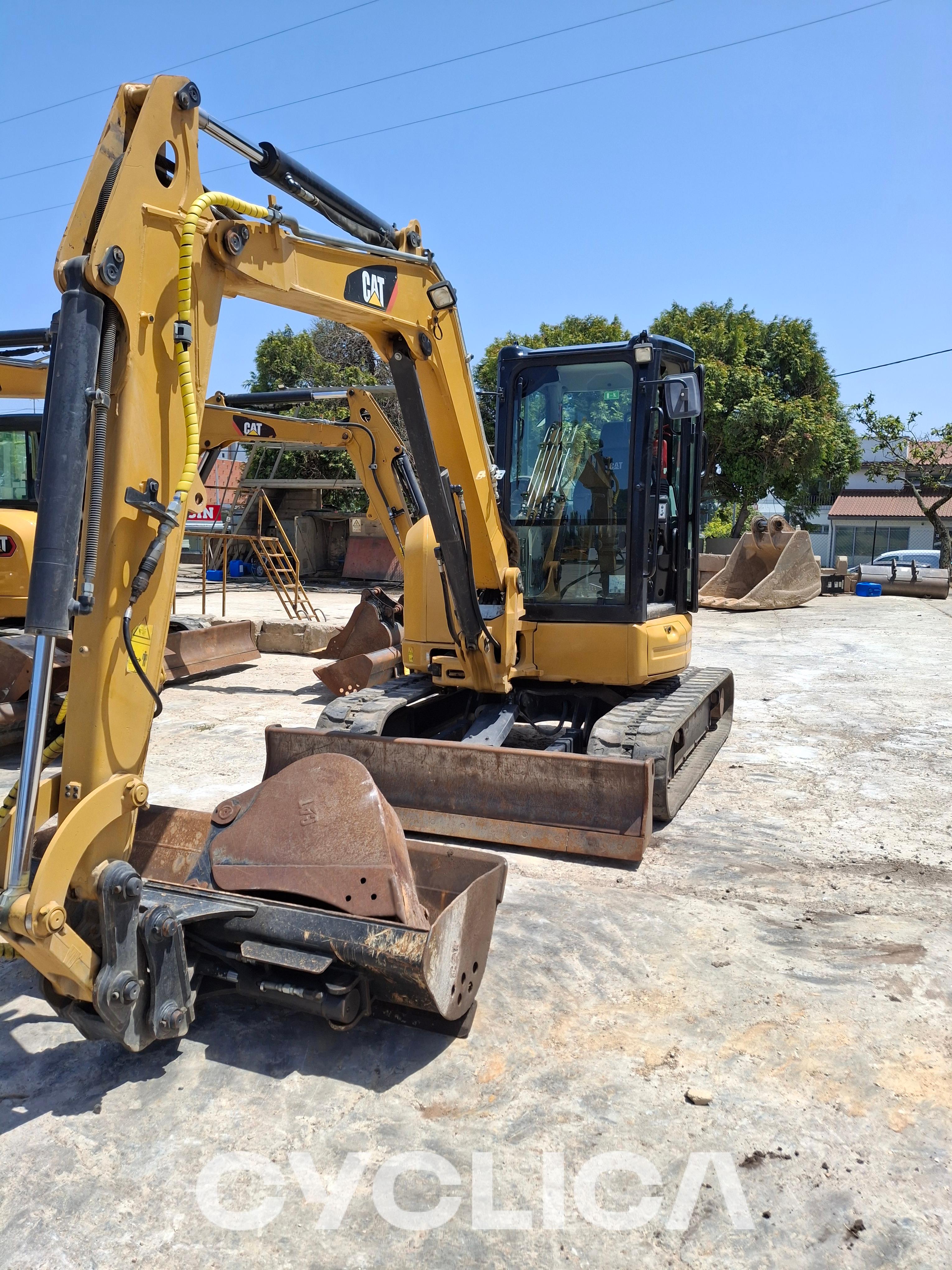 Eskavatorë me Zinxhirë  305.5E H5M09427 - 1