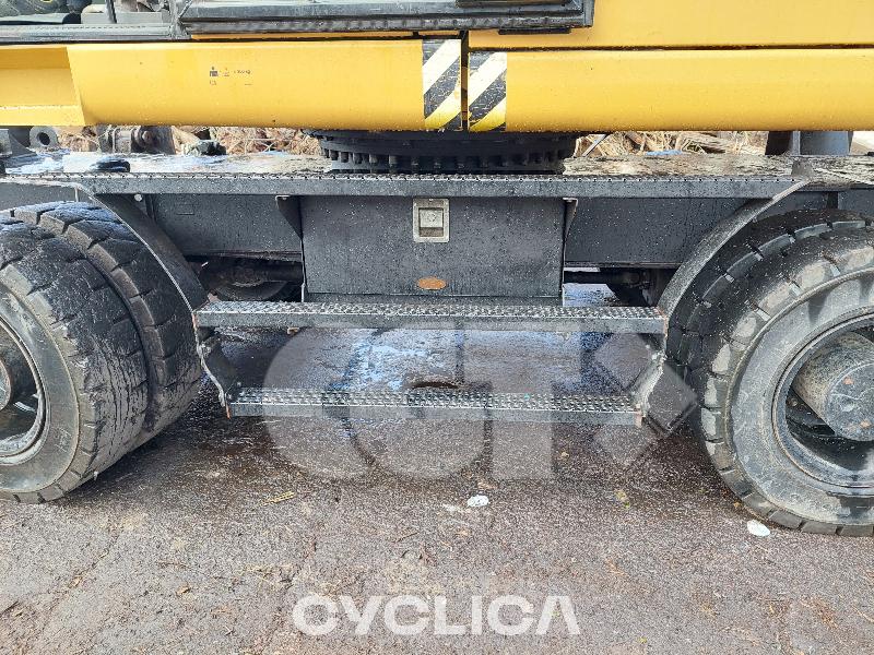 Pelles sur pneus  MH3026 FB900### - 10