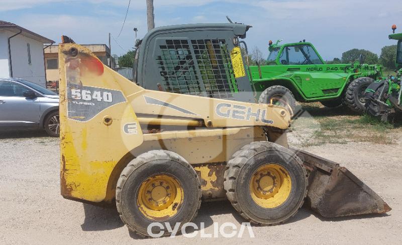 Повеќетеренски мини натоварувачи  SL5640 J00511575 - 1