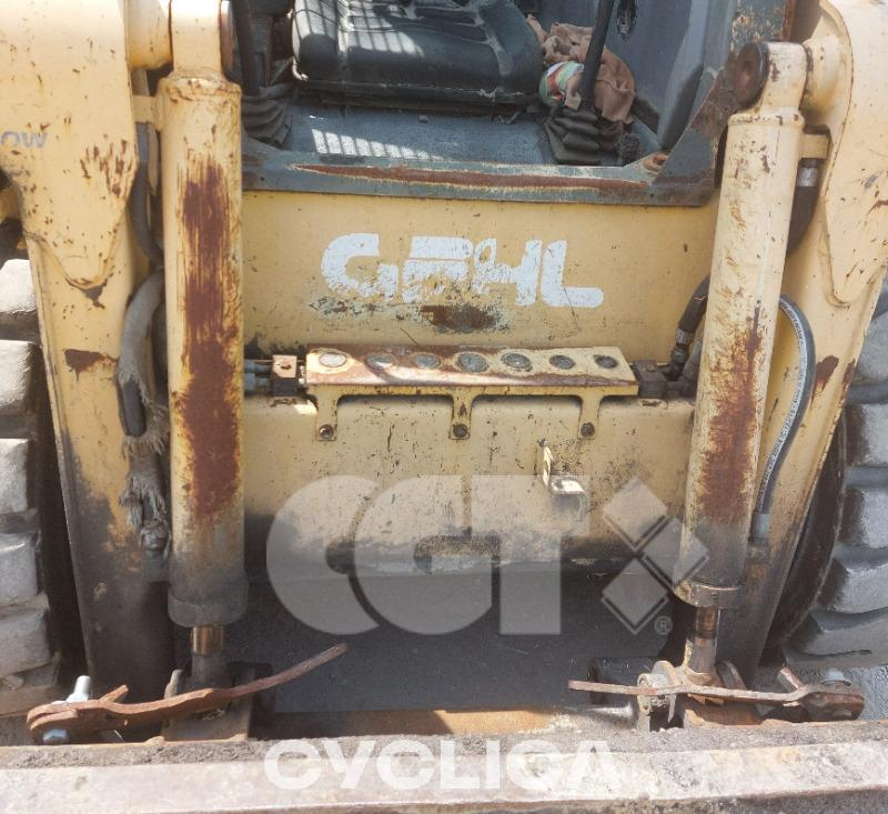 Повеќетеренски мини натоварувачи  SL5640 J00511575 - 11