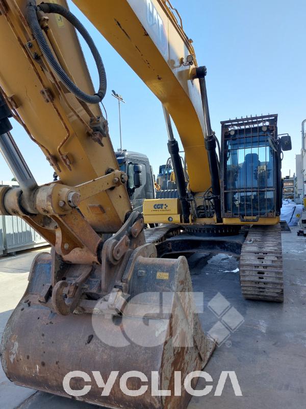 Ровокопачи-гасеничари  330 GC TML20041 - 2