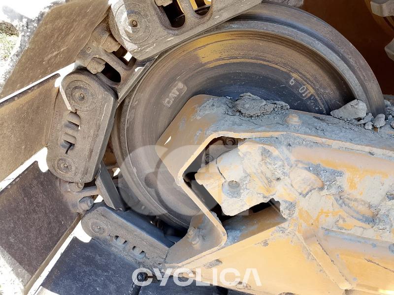 Булдожери и булдожери-гасеничари  D5 HL900302 - 10