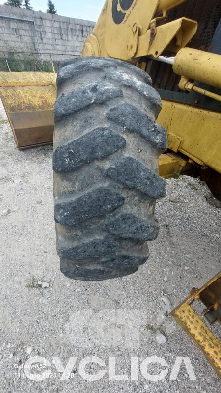 Ngarkues/Gërmues me Rrota  428 6TC09### - 4