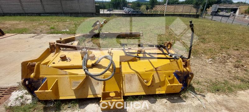 Buldozere dhe Traktorë me zinxhirë  D6T 2B300267 - 7