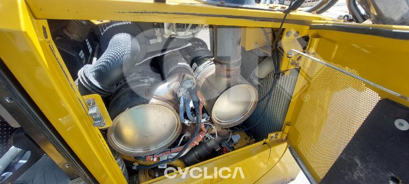 Buldozere dhe Traktorë me zinxhirë  D6T 2B300267 - 8