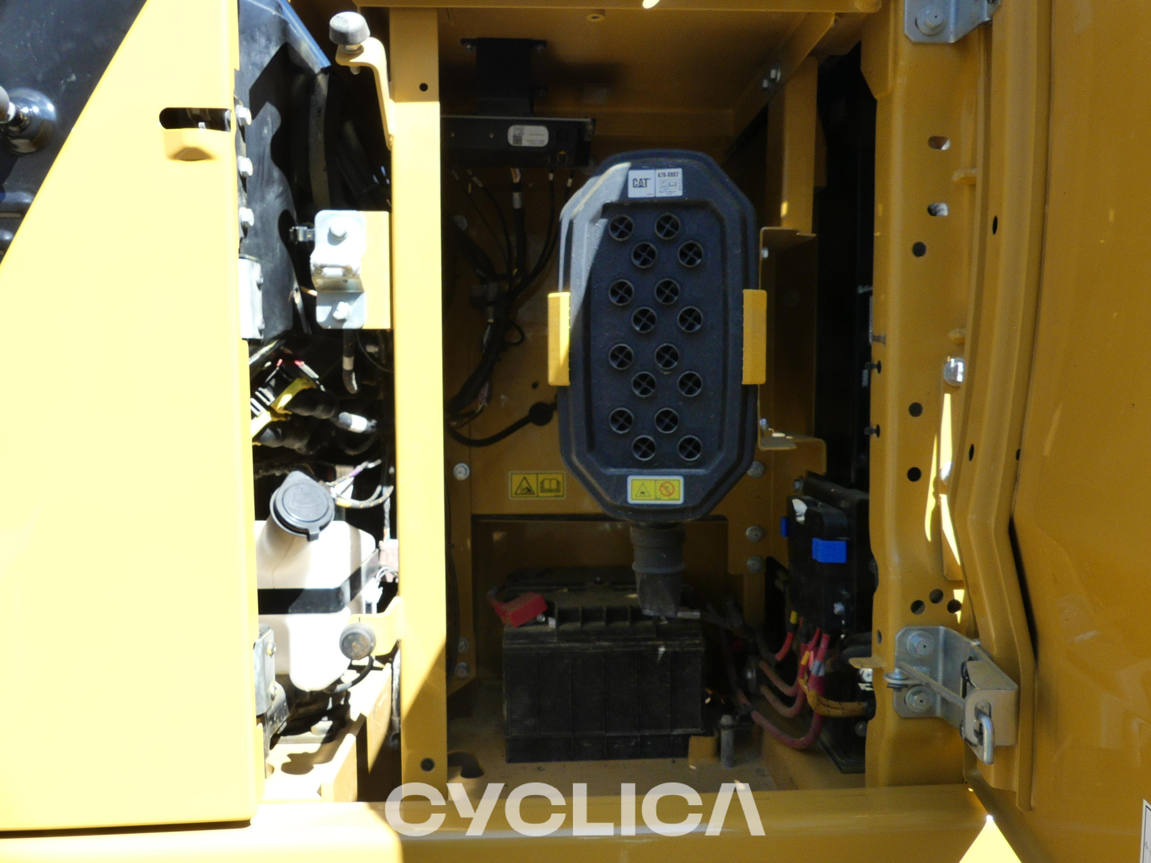 Escavadora de rastos  323-07N KPE00205 - 7