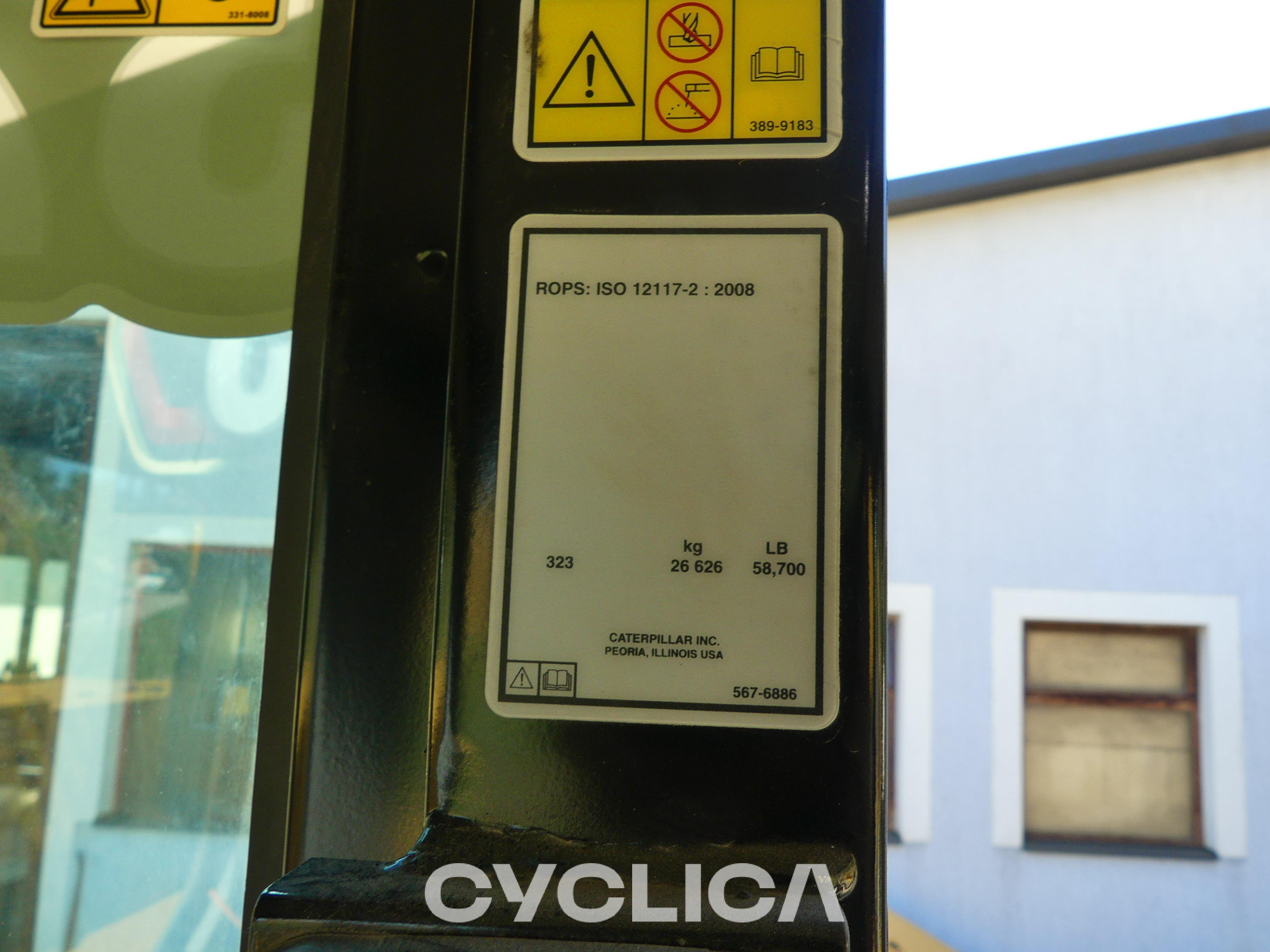 Escavadora de rastos  323-07N KPE00205 - 5