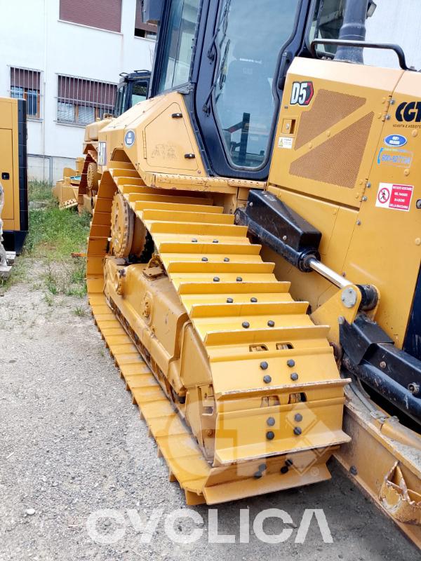 Булдожери и булдожери-гасеничари  D5 HL900302 - 11
