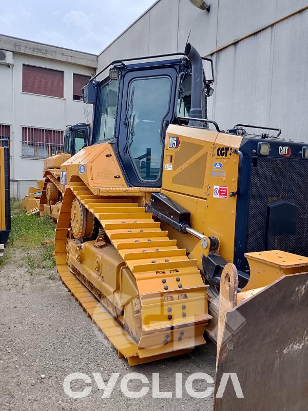 Булдожери и булдожери-гасеничари  D5 HL900302 - 7