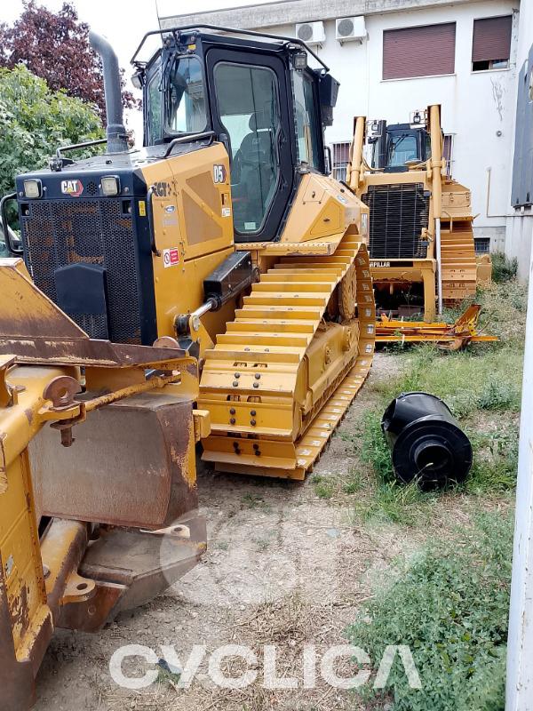 Булдожери и булдожери-гасеничари  D5 HL900302 - 8