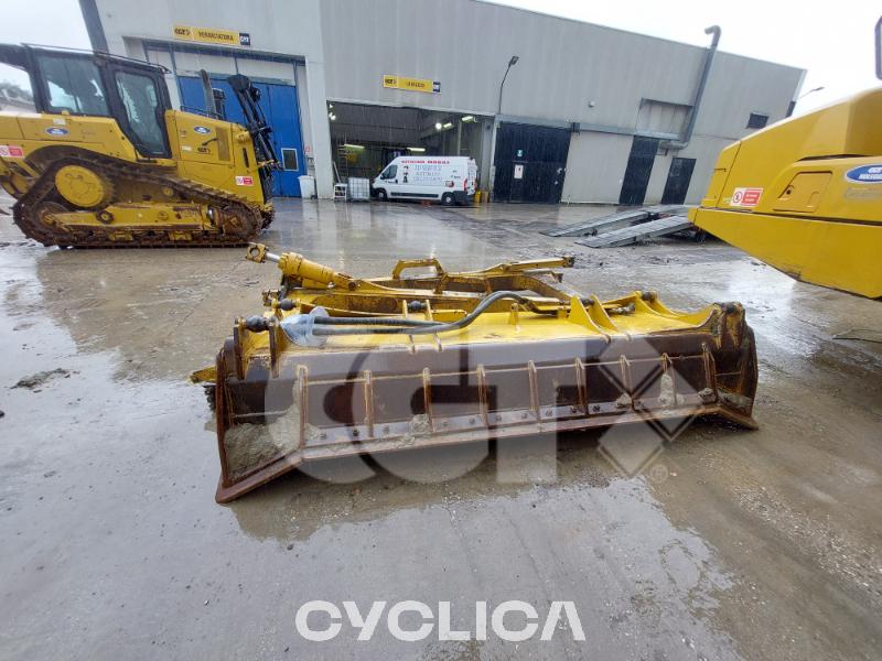 Buldožeri i traktori gusjeničari  D6 SA900366 - 2