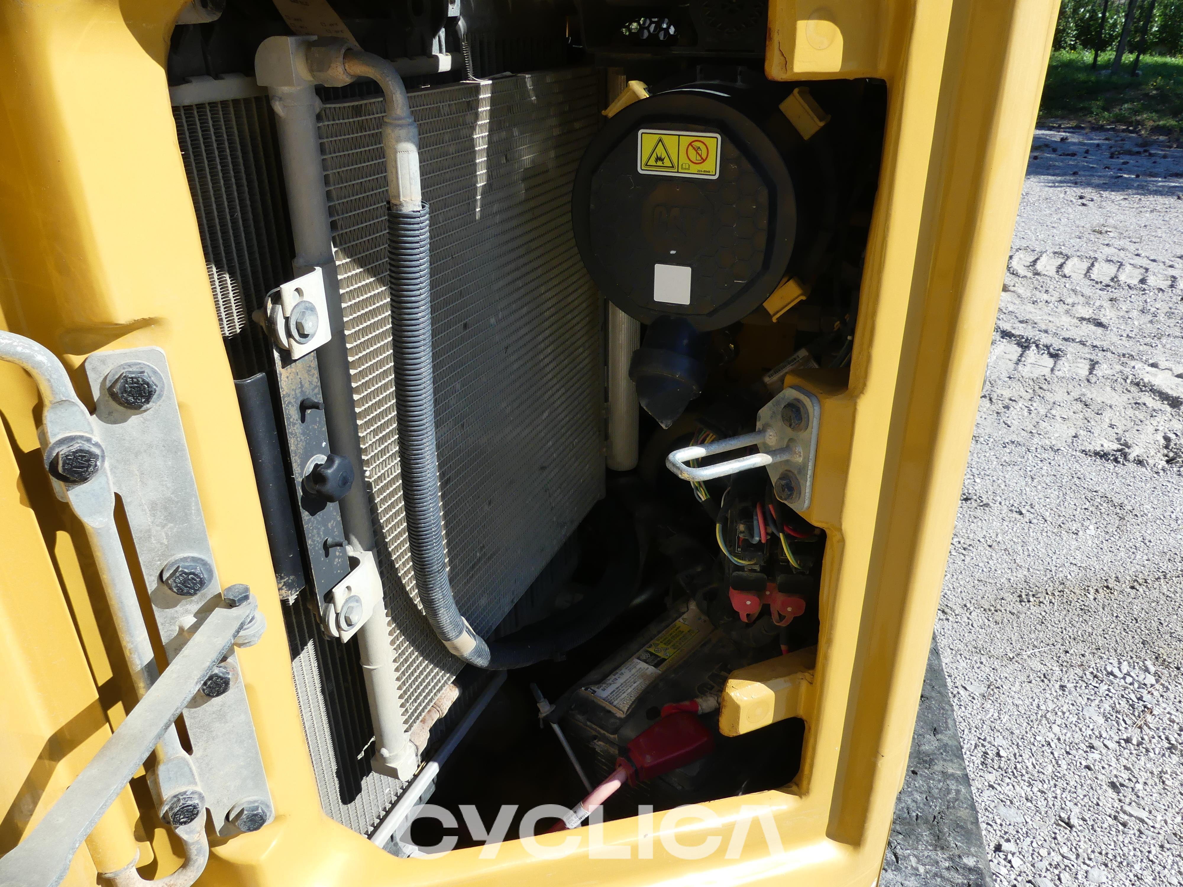 Bageri guseničari  306-07 CR [6G6] 6G600210 - 8
