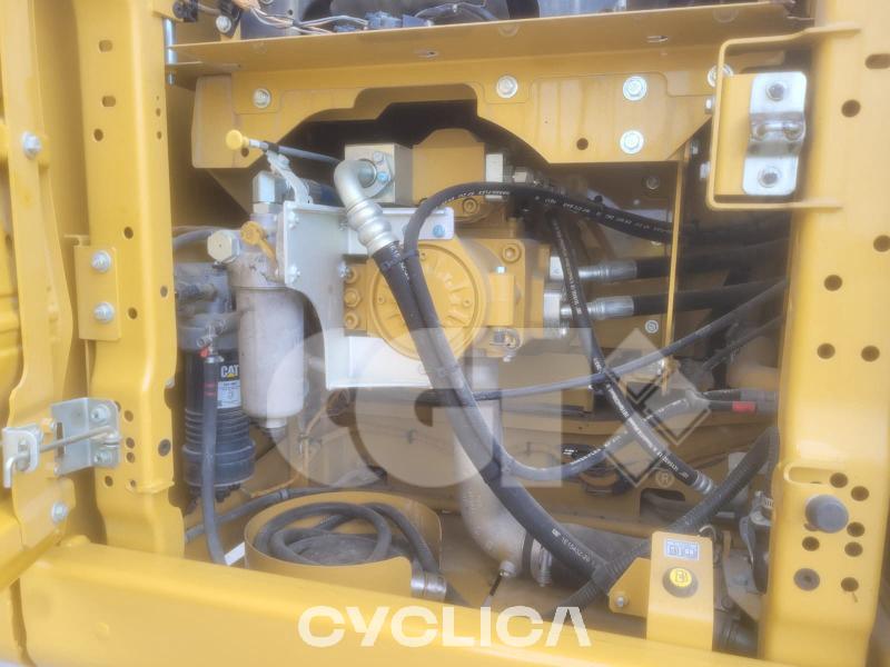 Ровокопачи-гасеничари  330 NG PFN00409 - 10