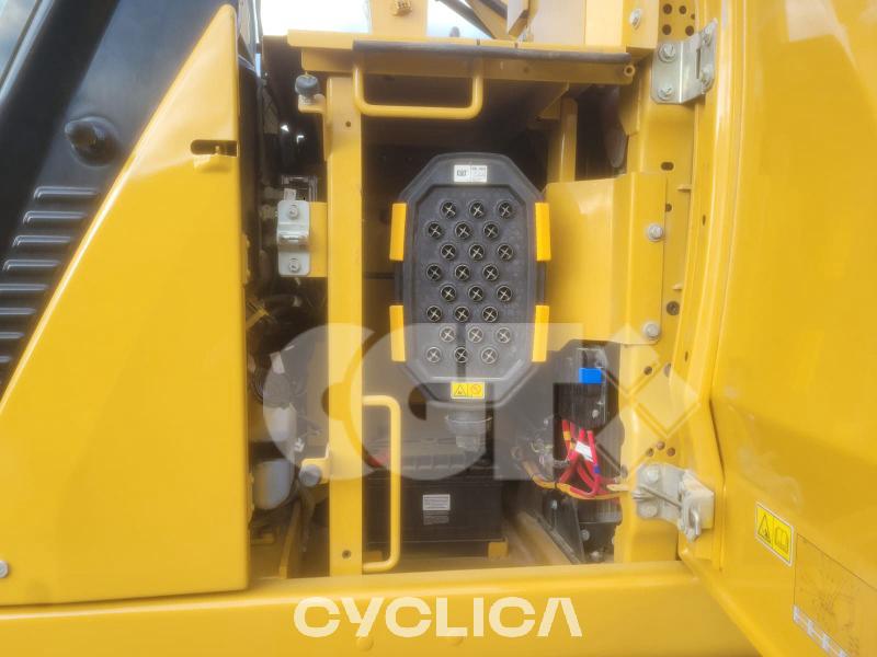 Ровокопачи-гасеничари  330 NG PFN00409 - 9