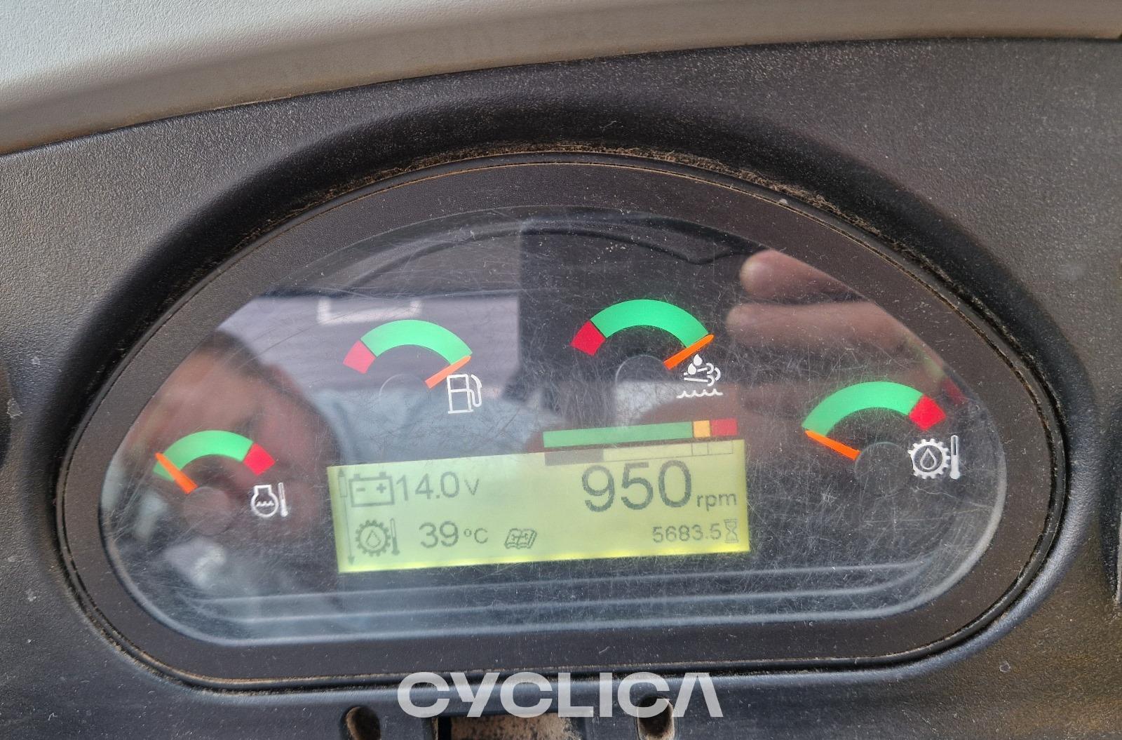 Ngarkues/Gërmues me Rrota 428F2 HWN01284 - 8