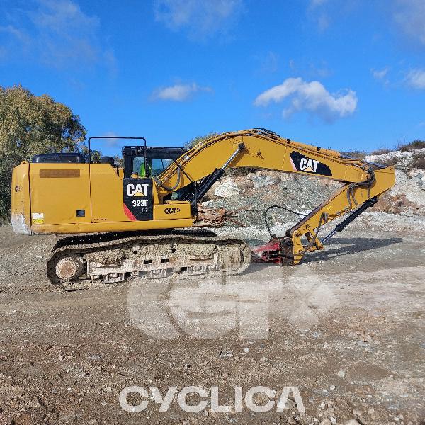 Pelles sur chenilles  323F SA FA210### - 3