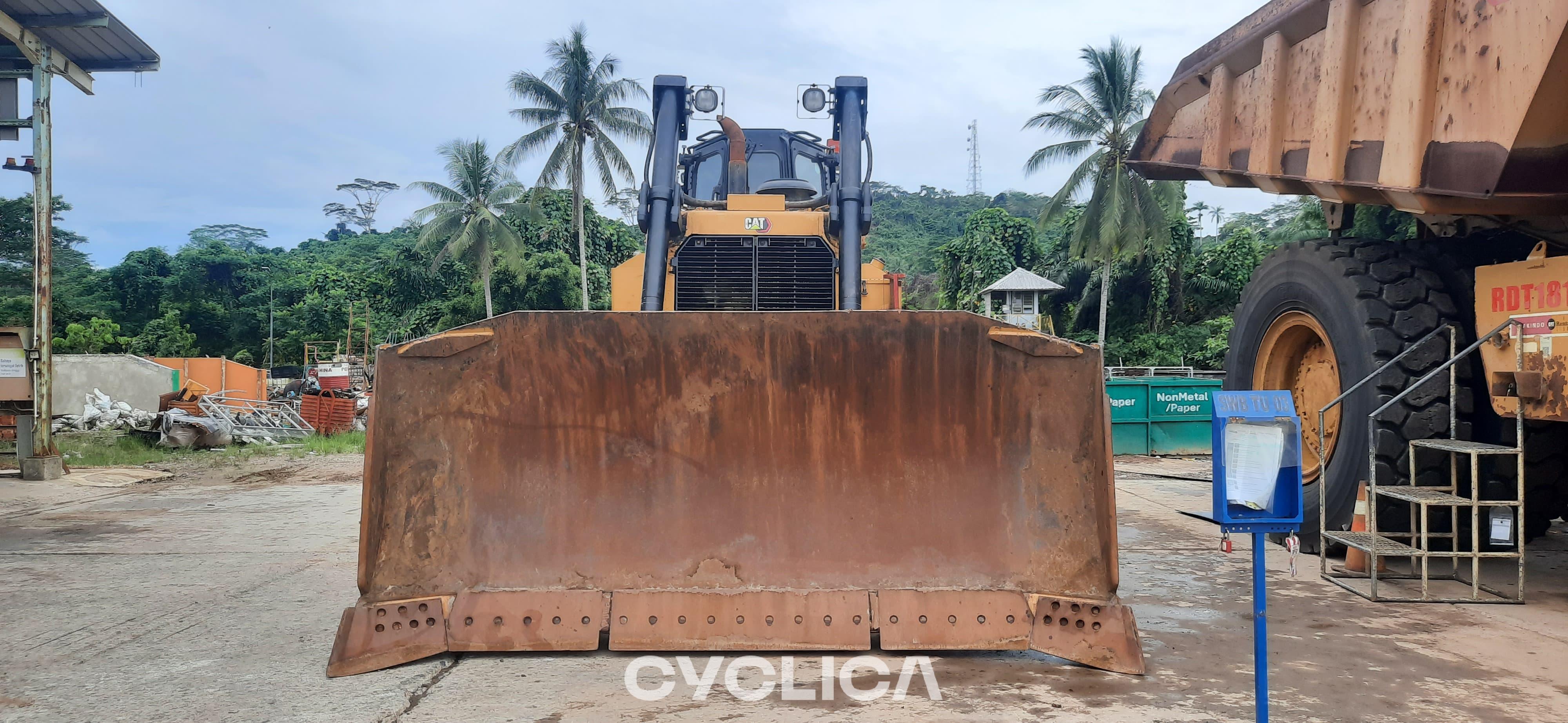 Buldozeri na lancima  D8T JJ501225 - 4