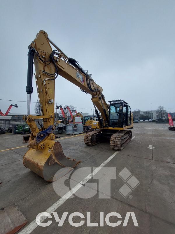 Ровокопачи-гасеничари  323SA KPE20057 - 2