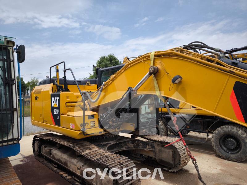 Ровокопачи-гасеничари  323F YEC10034 - 1