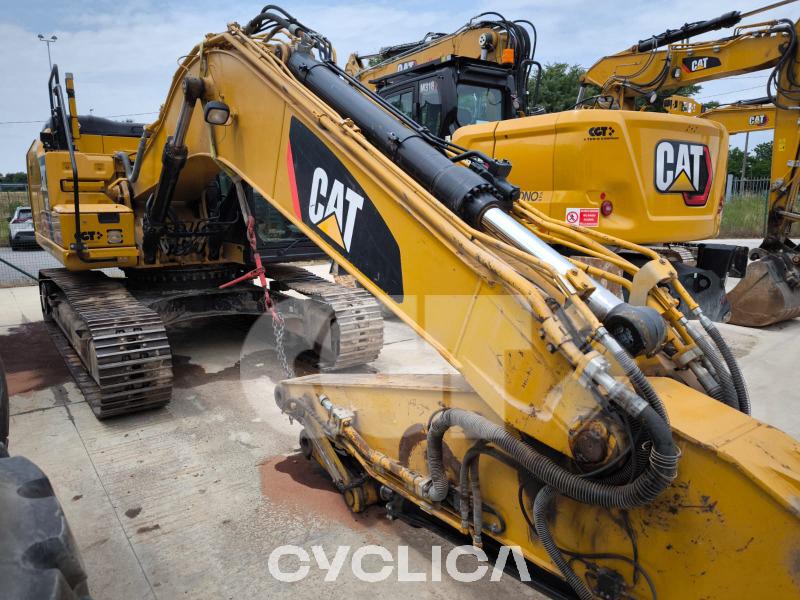 Ровокопачи-гасеничари  323F YEC10034 - 2