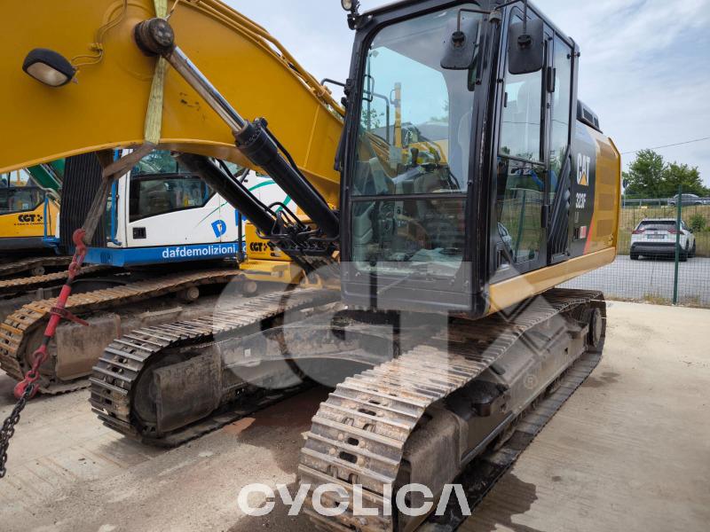 Ровокопачи-гасеничари  323F YEC10034 - 3