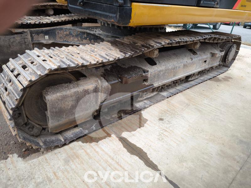 Ровокопачи-гасеничари  323F YEC10034 - 7
