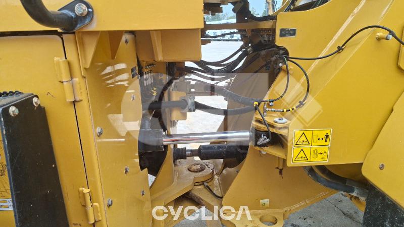 Utovarivači  972M LSJ02638 - 8