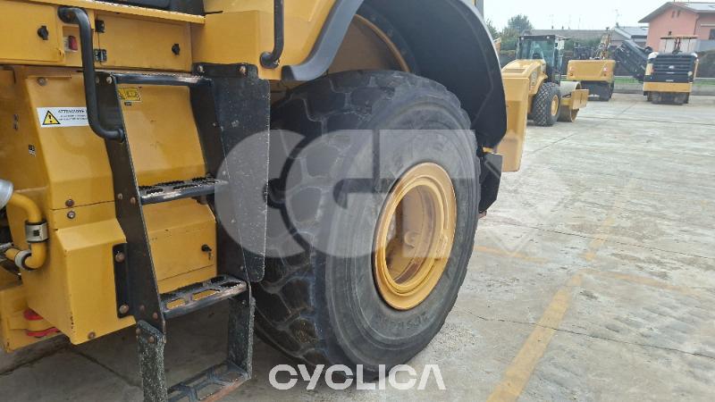 Utovarivači  972M LSJ02638 - 10