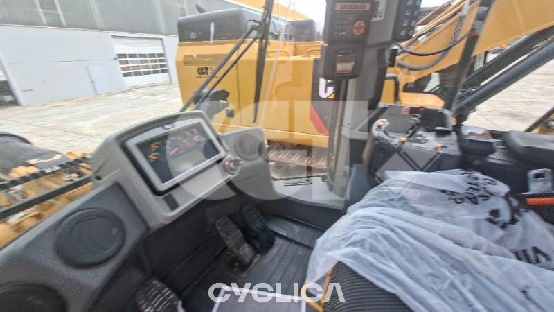 Utovarivači  972M LSJ02638 - 12