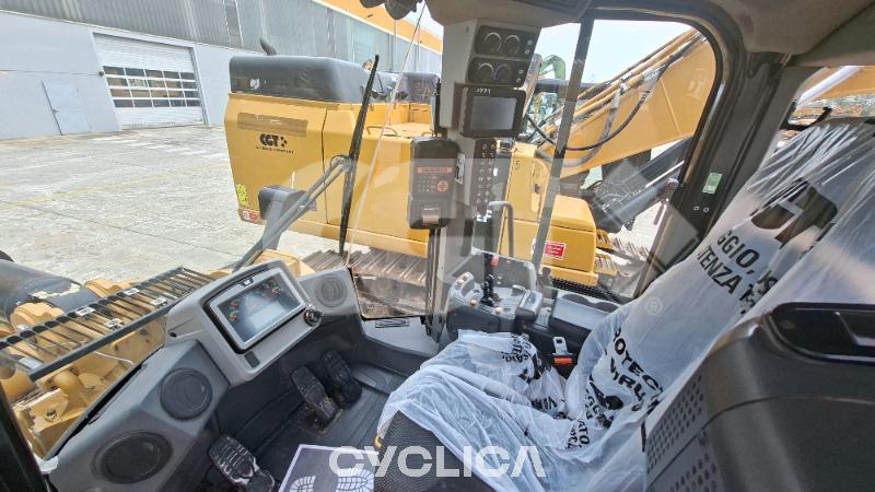 Utovarivači  972M LSJ02638 - 11