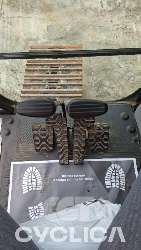 Pelles sur chenilles  330 GC TML10017 - 13