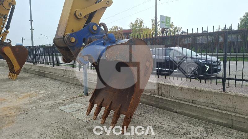 Pelles sur chenilles  330 GC TML10017 - 8