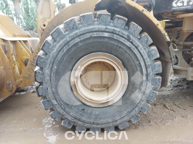 Palas cargadoras de ruedas  966M XE FL200### - 6